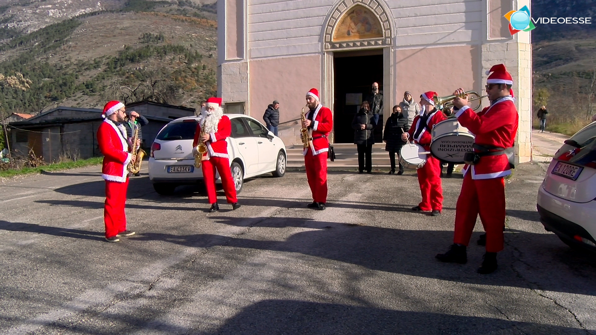 banda di babbo natale fa tappa alle marane