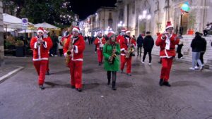 Babbo Natale Alpino E Christmas Street Band A Sulmona